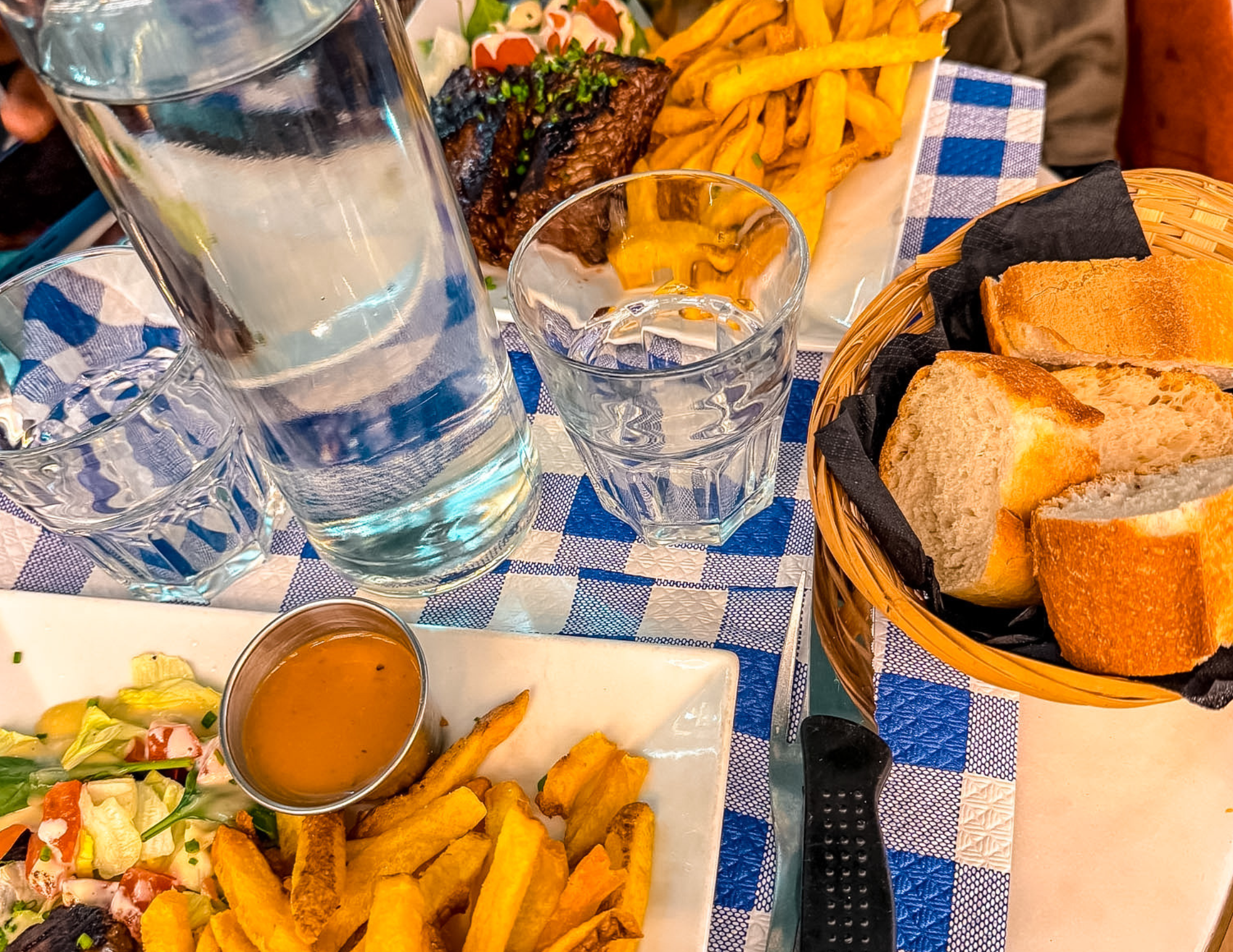 How to Eat on a Budget in Paris (6).png